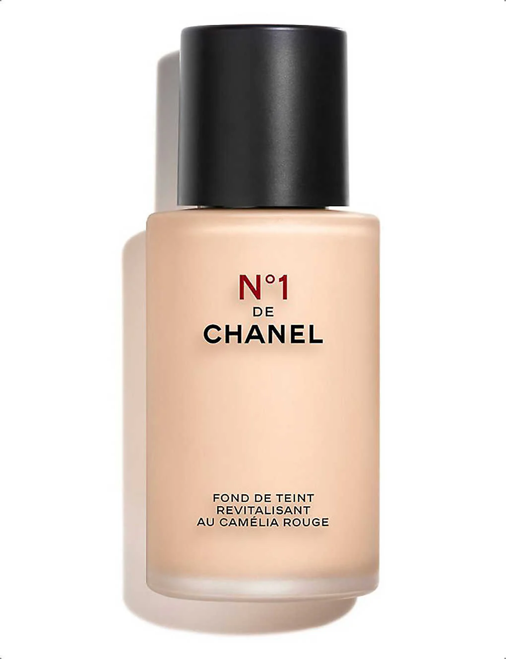 CHANEL N°1 DE CHANEL REVITALIZING FOUNDATION Illuminates - Hydrates - Protects